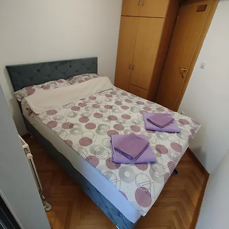 Apartman Lena *